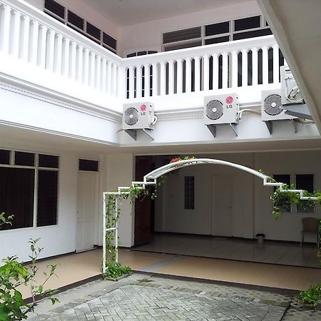 Loxy Inn Surabaya Exterior foto
